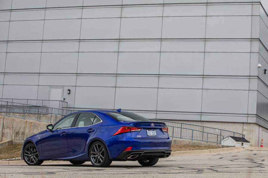  Lexus IS350 AWD F-Sport 2016 года  (NA) (фото 27 из 40)